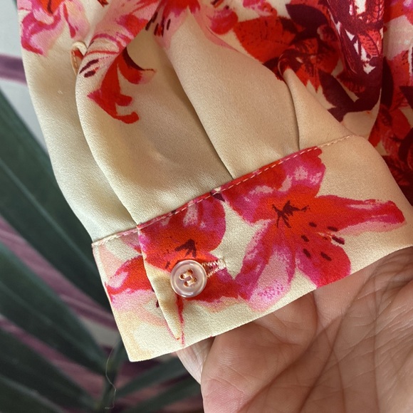 Rose & Olive Floral 3/4 Sleeve Blouse - Picture 4 of 11